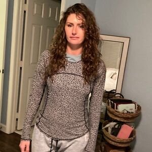 Lululemon Women's Black and White Patterned Long Sleeve Top